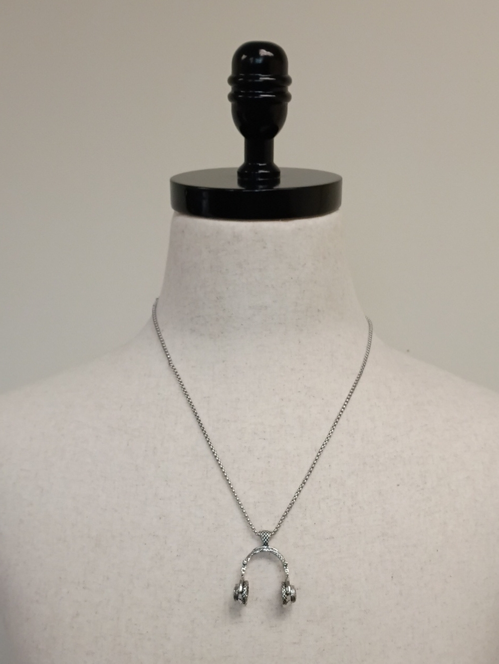 Silver Tone Headphones Pendant Necklace Stainless Steel Music Lover Unisex 23" C